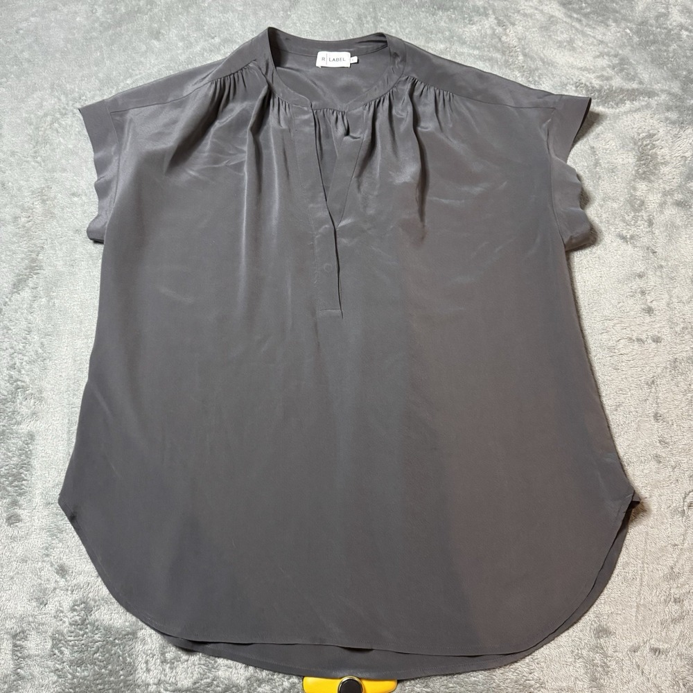R LABEL 100% Silk Pleated Sleeveless Top Gray Womens Size Small Boho‎ City
